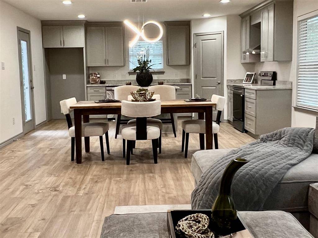1438 E Waco Avenue, Dallas, TX 75216