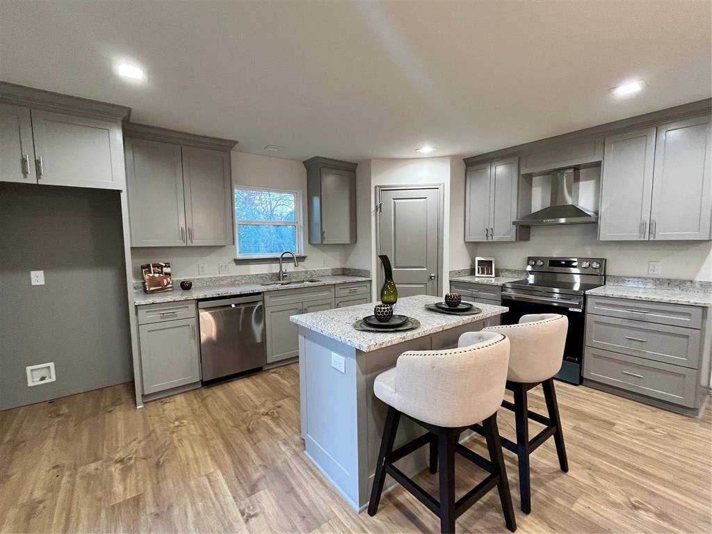 1438 E Waco Avenue, Dallas, TX 75216