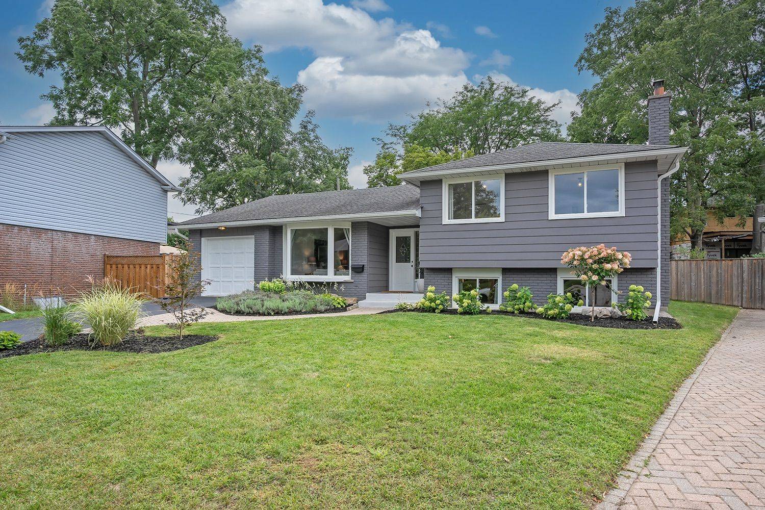 406 Oakwood DR, Burlington, ON L7N 1X2