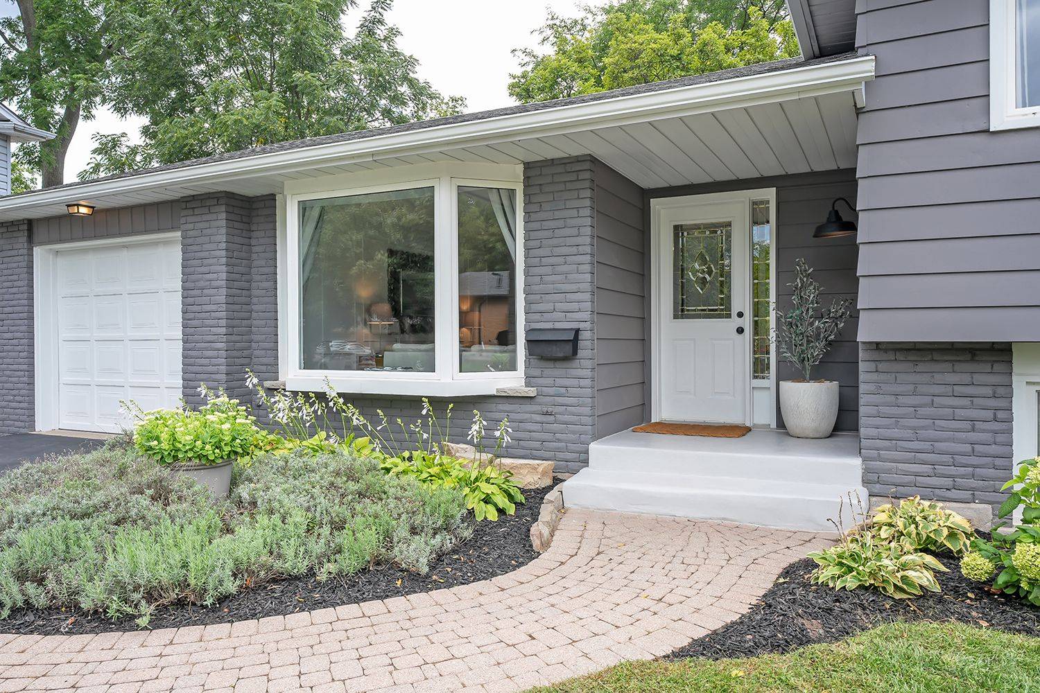 406 Oakwood DR, Burlington, ON L7N 1X2