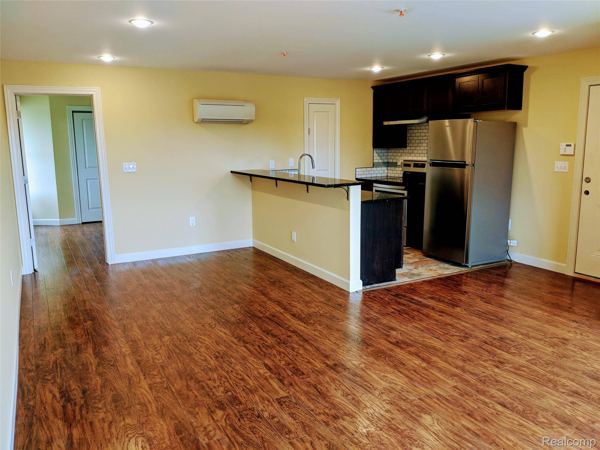 89 E EDSEL FORD FWY #7, Detroit, MI 48202