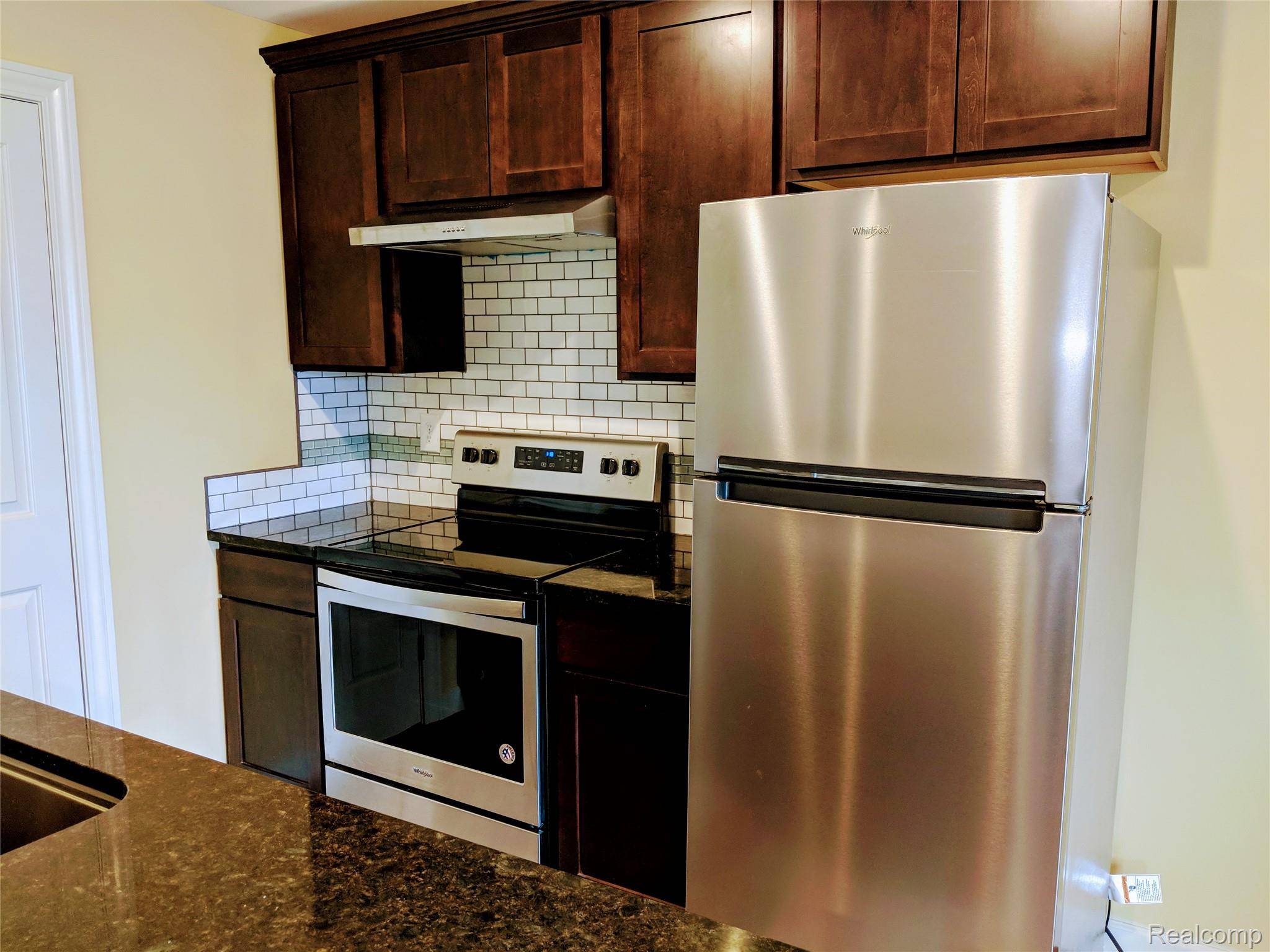 89 E EDSEL FORD FWY #7, Detroit, MI 48202