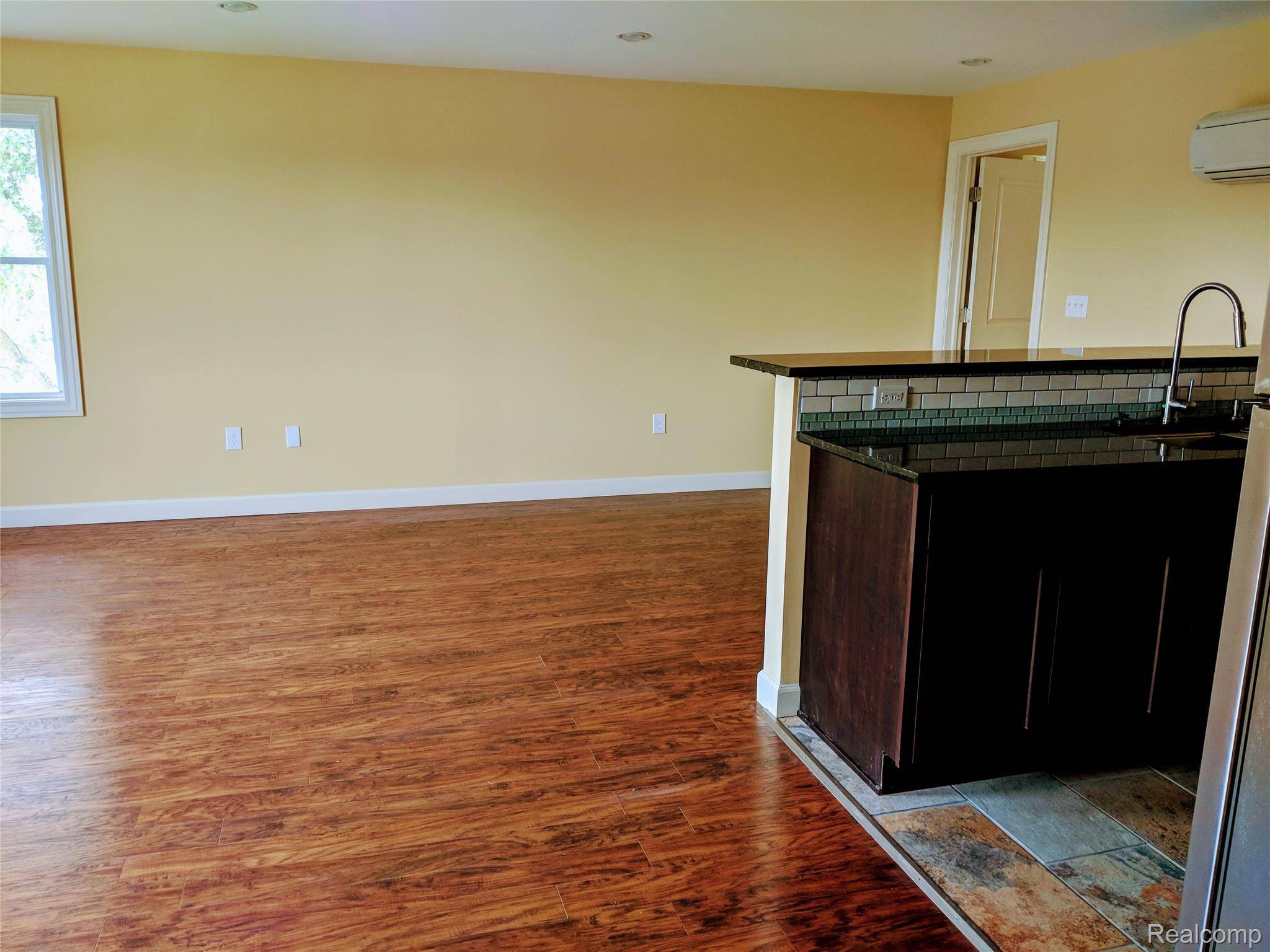 89 E EDSEL FORD FWY #7, Detroit, MI 48202