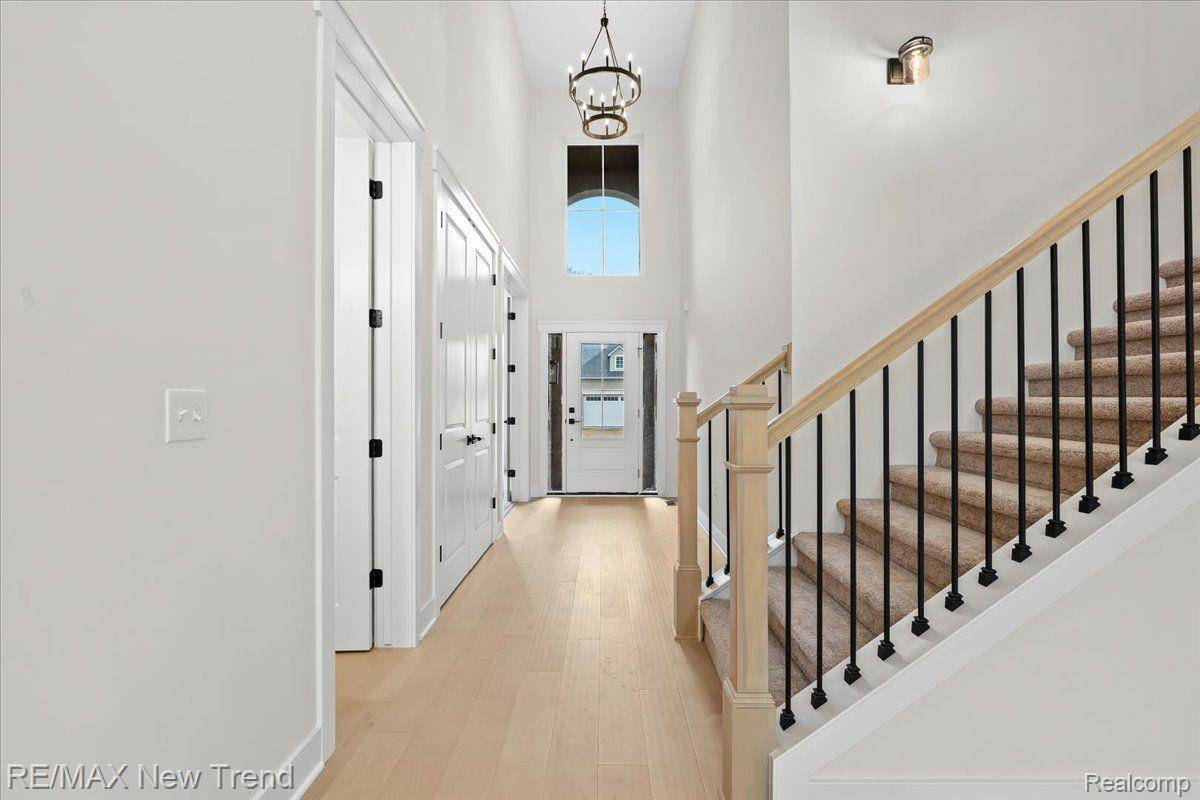 7829 Trailside CT, West Bloomfield Charter Township, MI 48323