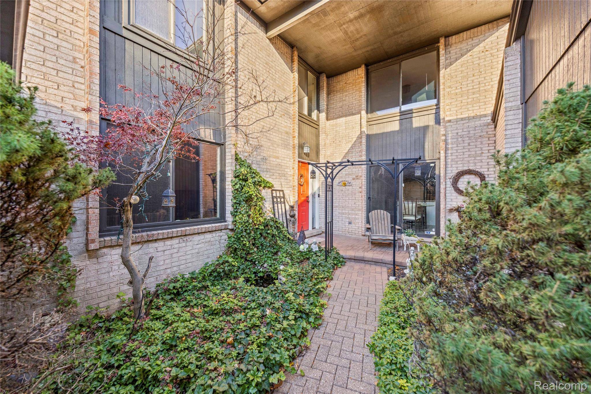 4261 Wabeek Lake DR S, Bloomfield Hills, MI 48302