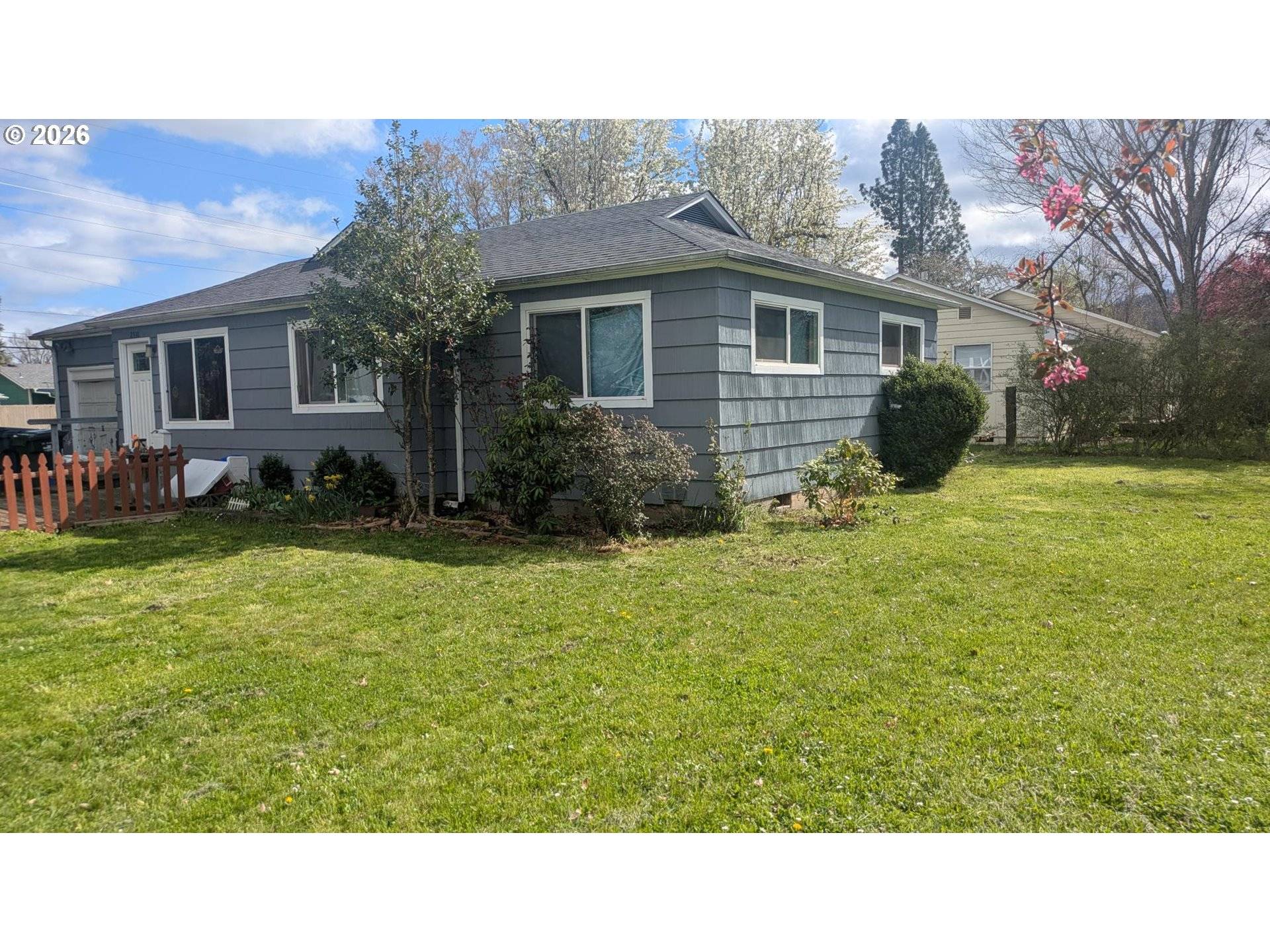 2330 W 14TH AVE, Eugene, OR 97402