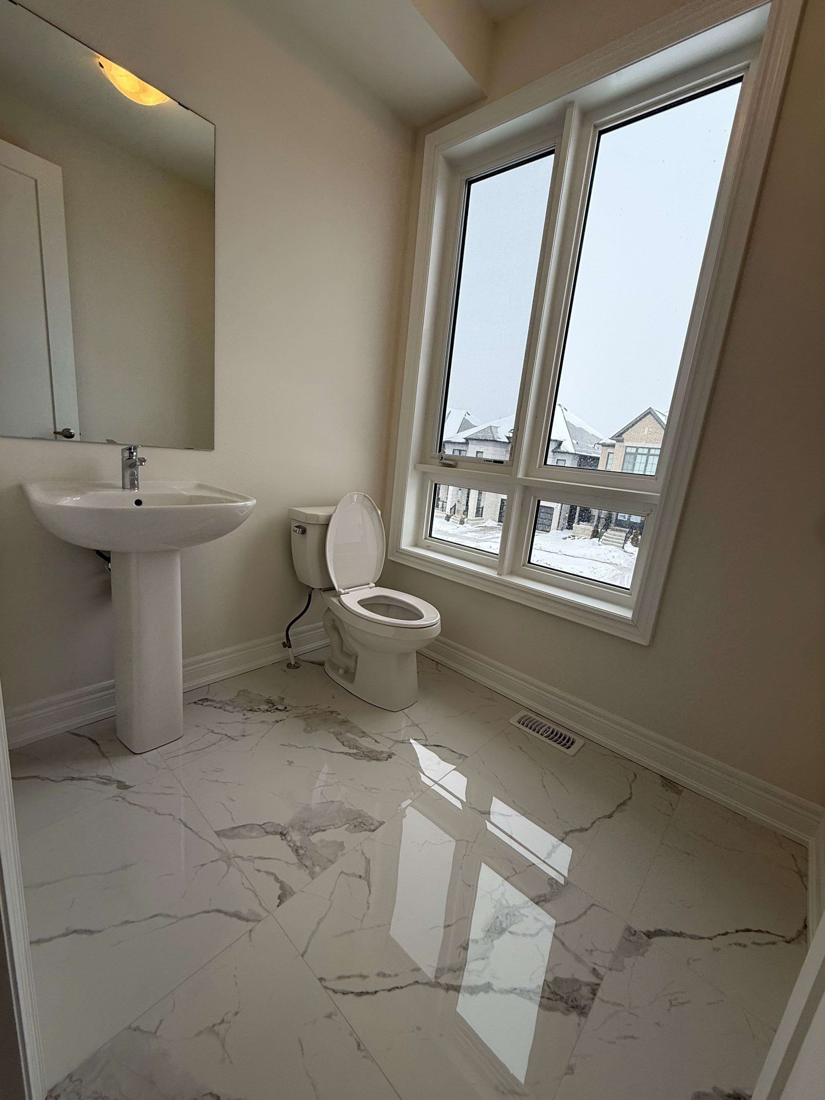 173 Rowe ST, Bradford West Gwillimbury, ON L3Z 4N2