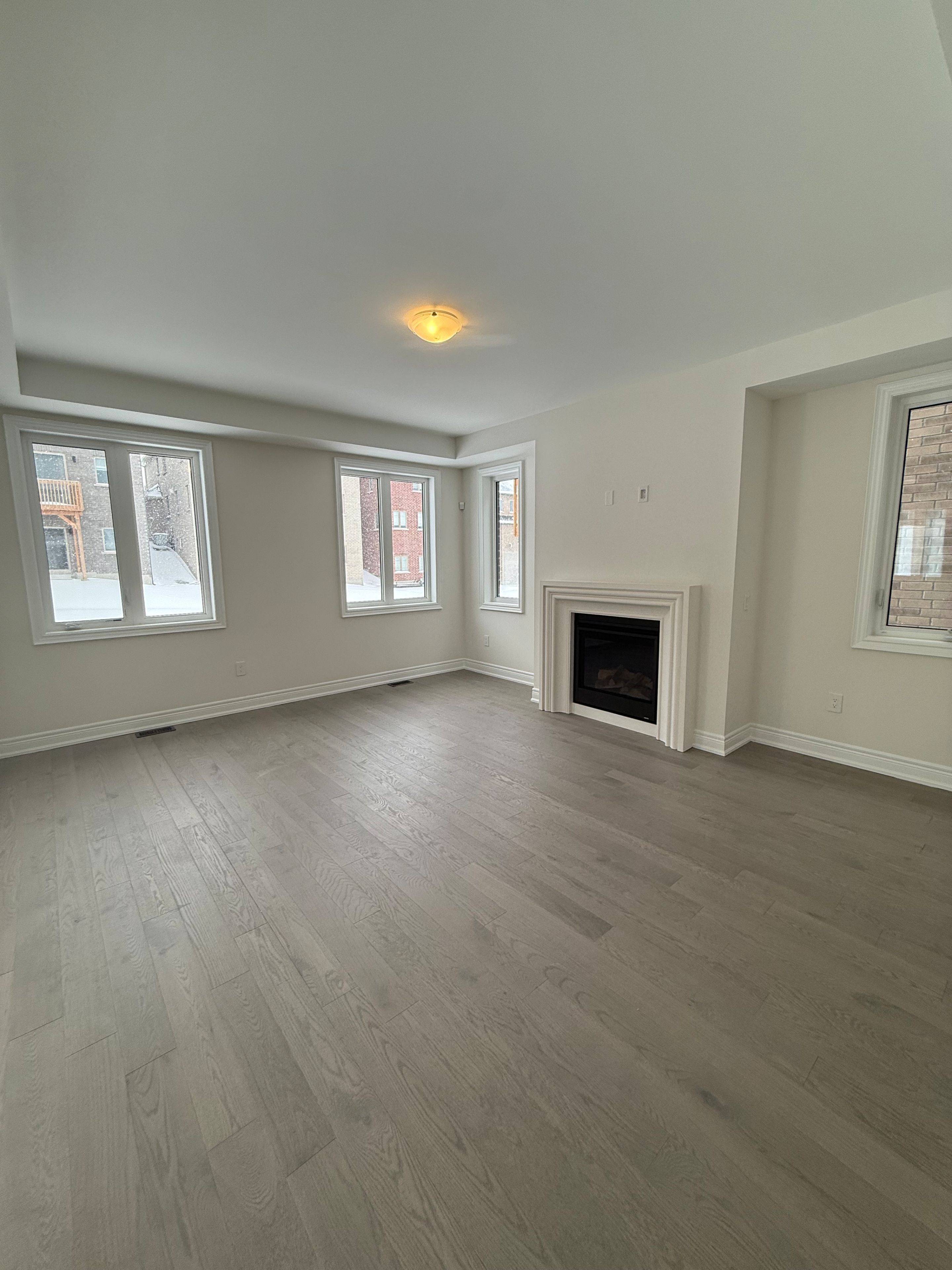 173 Rowe ST, Bradford West Gwillimbury, ON L3Z 4N2