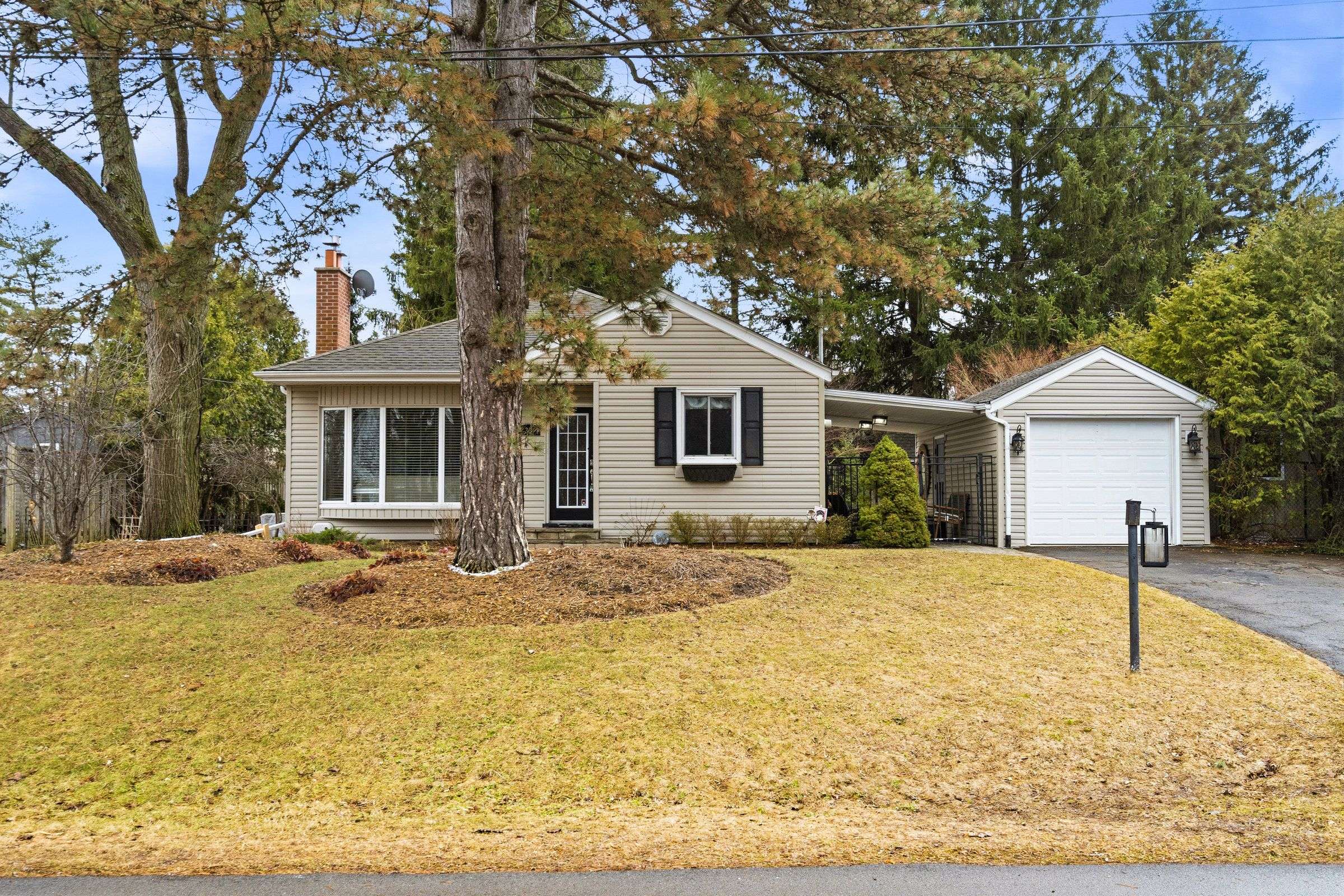 38 Parker AVE, Hamilton, ON L9G 1A7