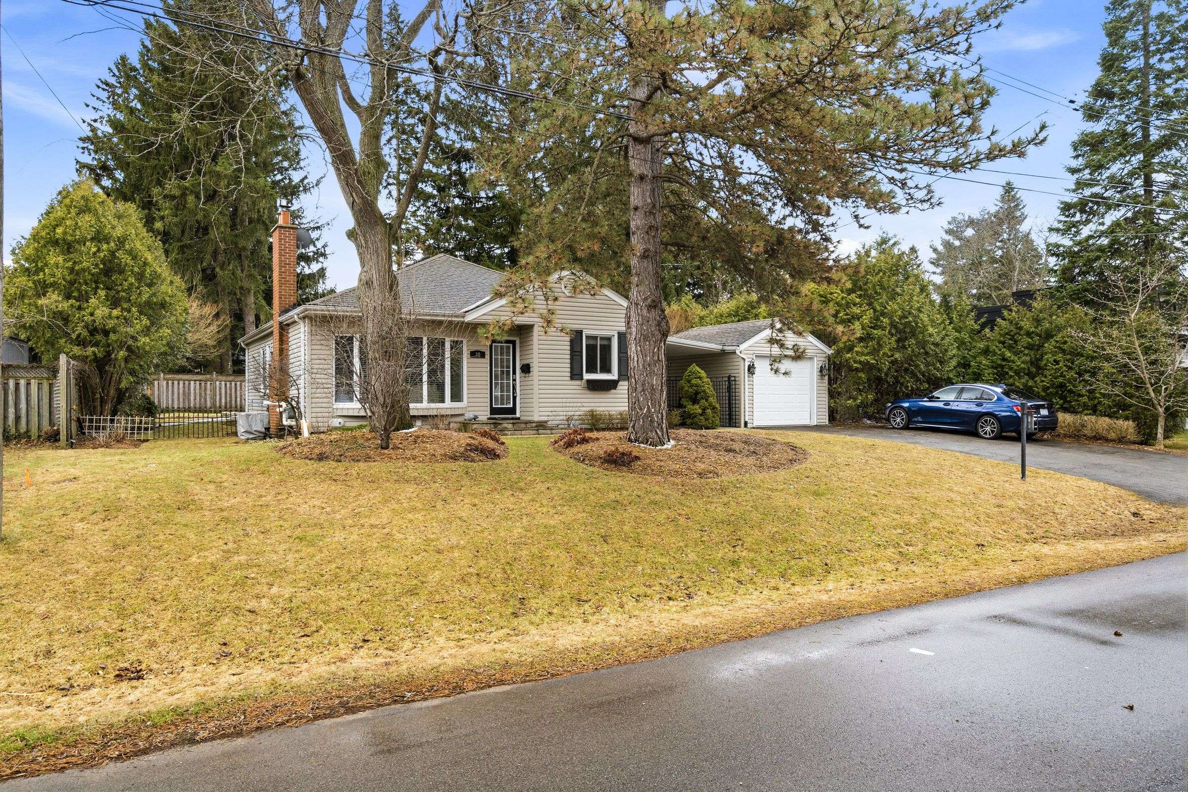 38 Parker AVE, Hamilton, ON L9G 1A7