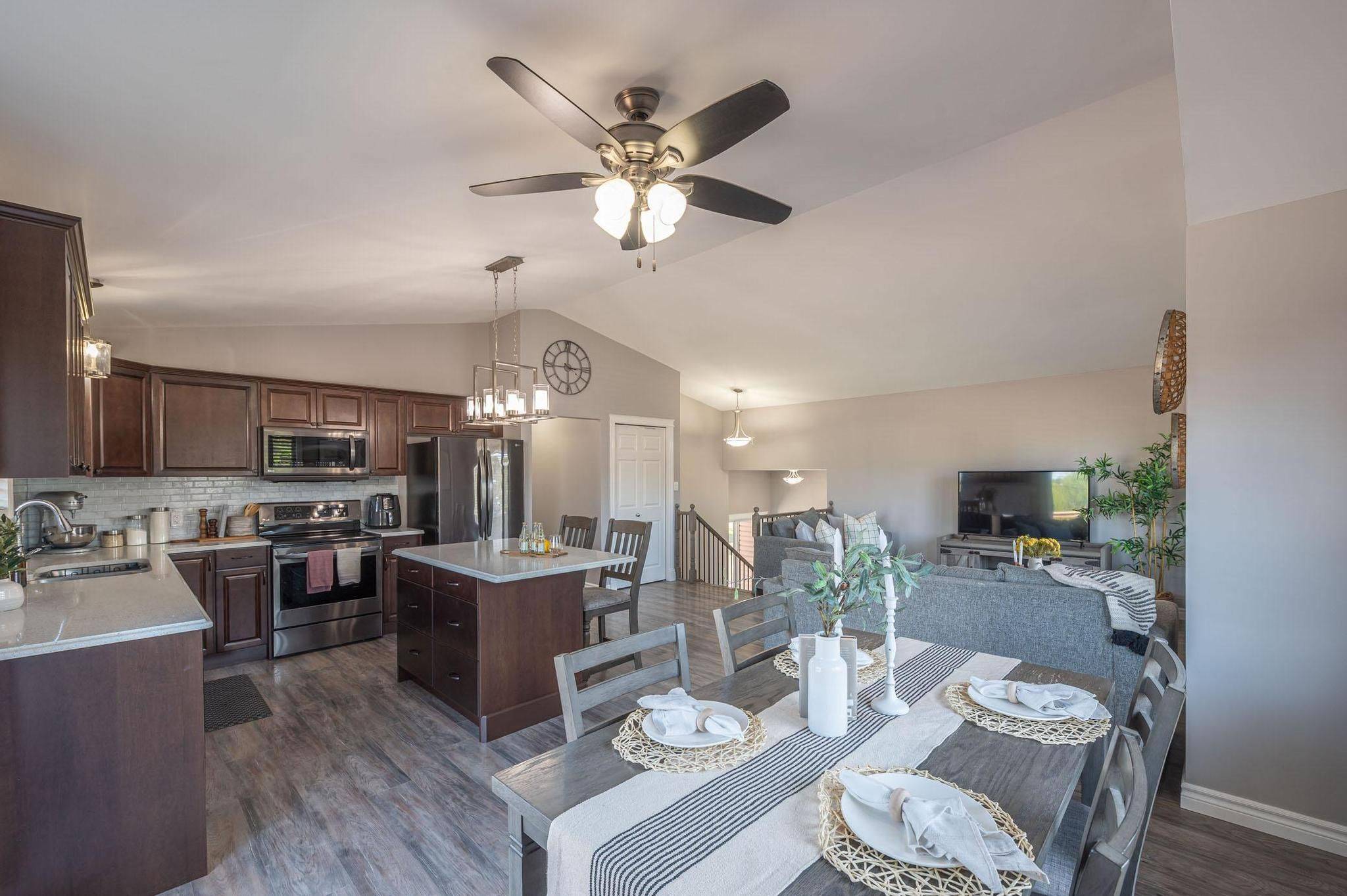 102 King ST W, Kawartha Lakes, ON K0L 2W0