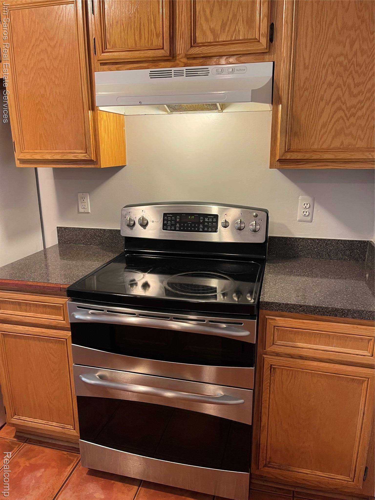 24002 Wedgewood CIR, Warren, MI 48091