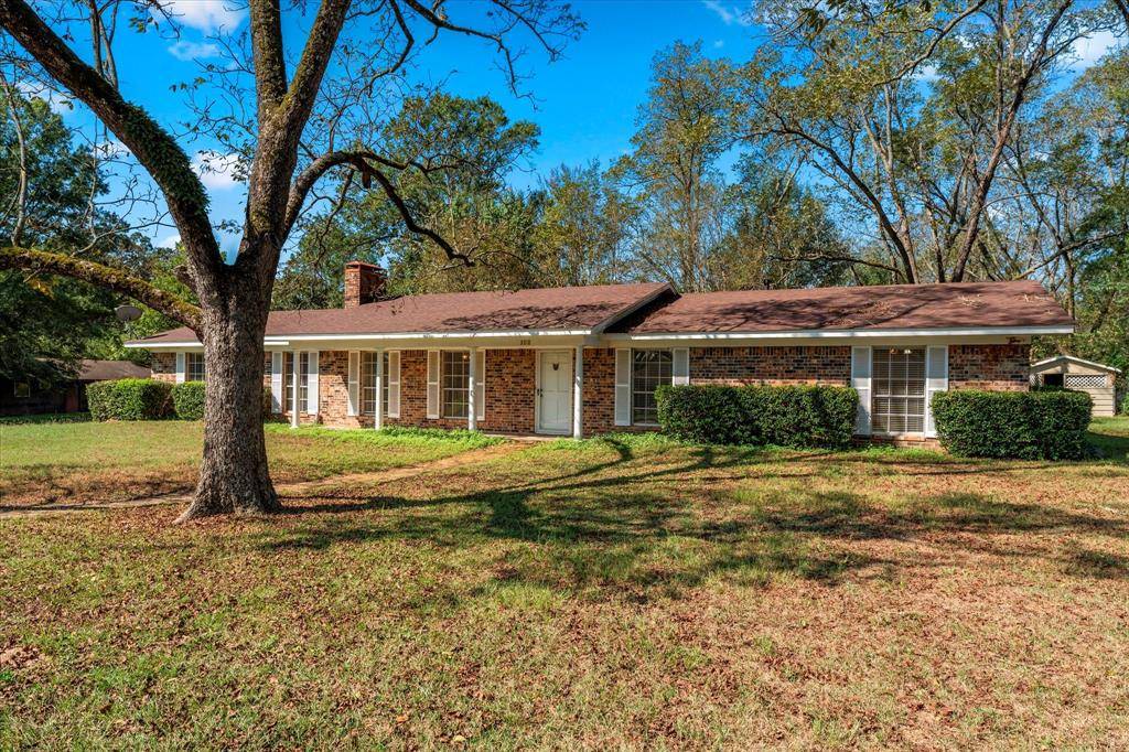 102 Westwood Parkway, Naples, TX 75568