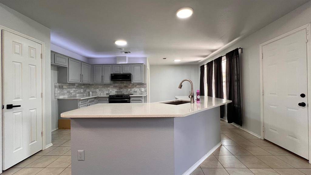 1521 Brookleaf Drive, Arlington, TX 76018