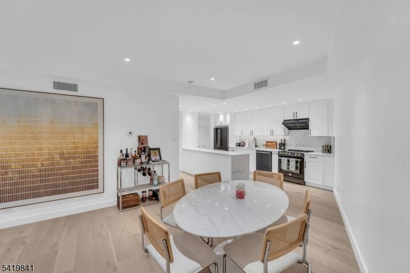 101 Shearwater Ct #25, Jersey City, NJ 07305