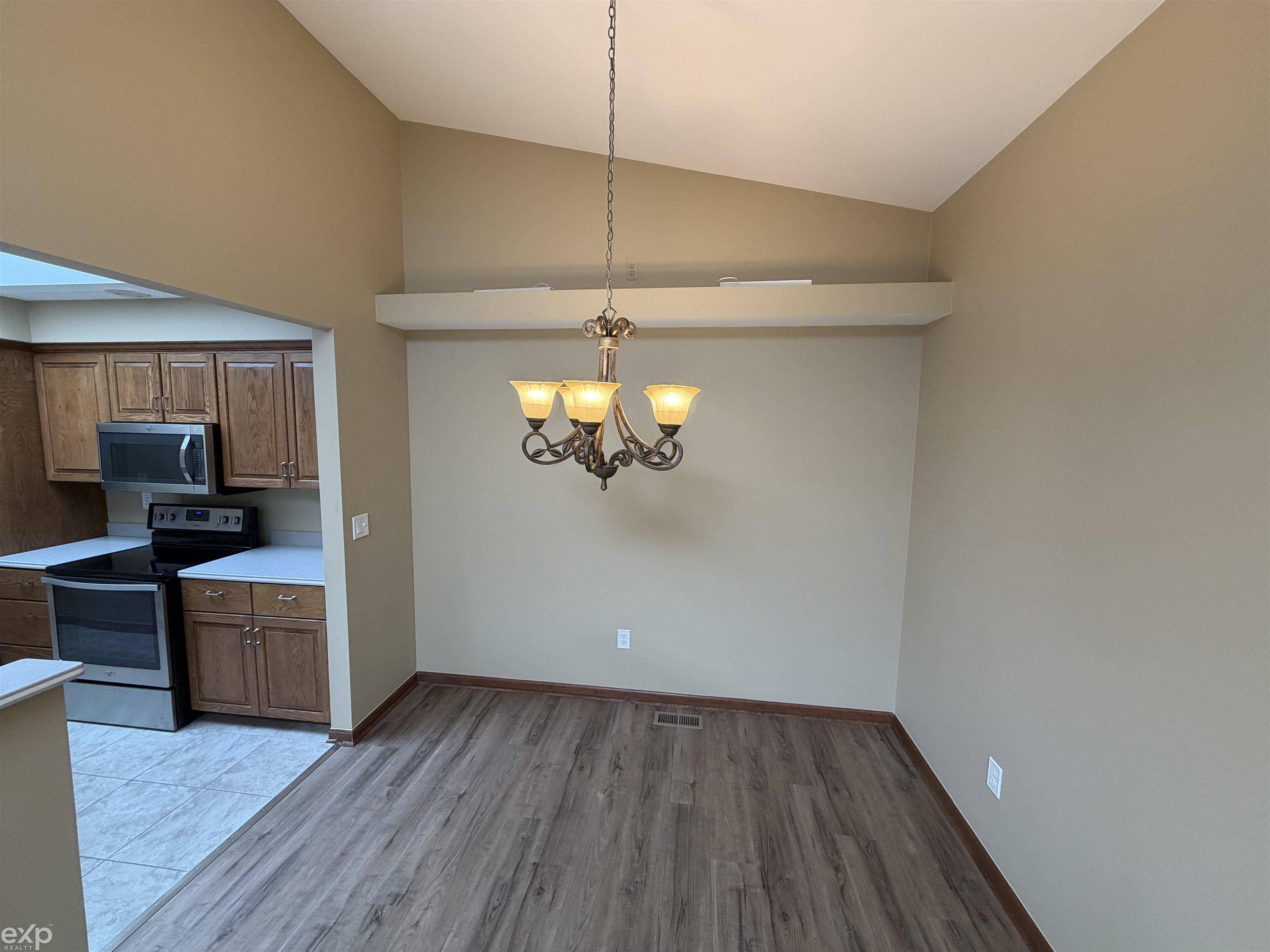 14715 Holly Ct CT, Macomb Twp, MI 48315