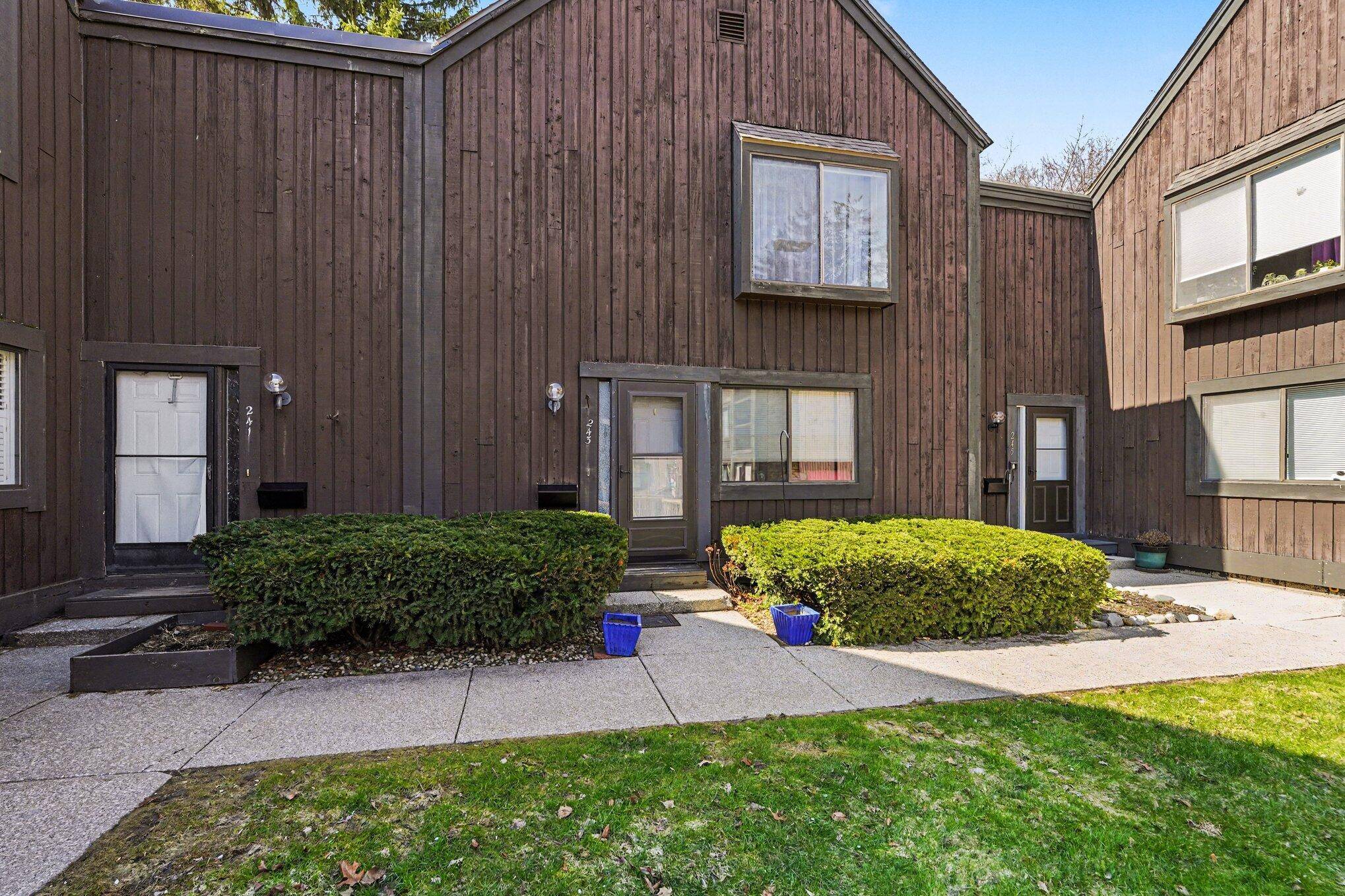 243 Ballantrae CT, Kalamazoo Twp, MI 49006