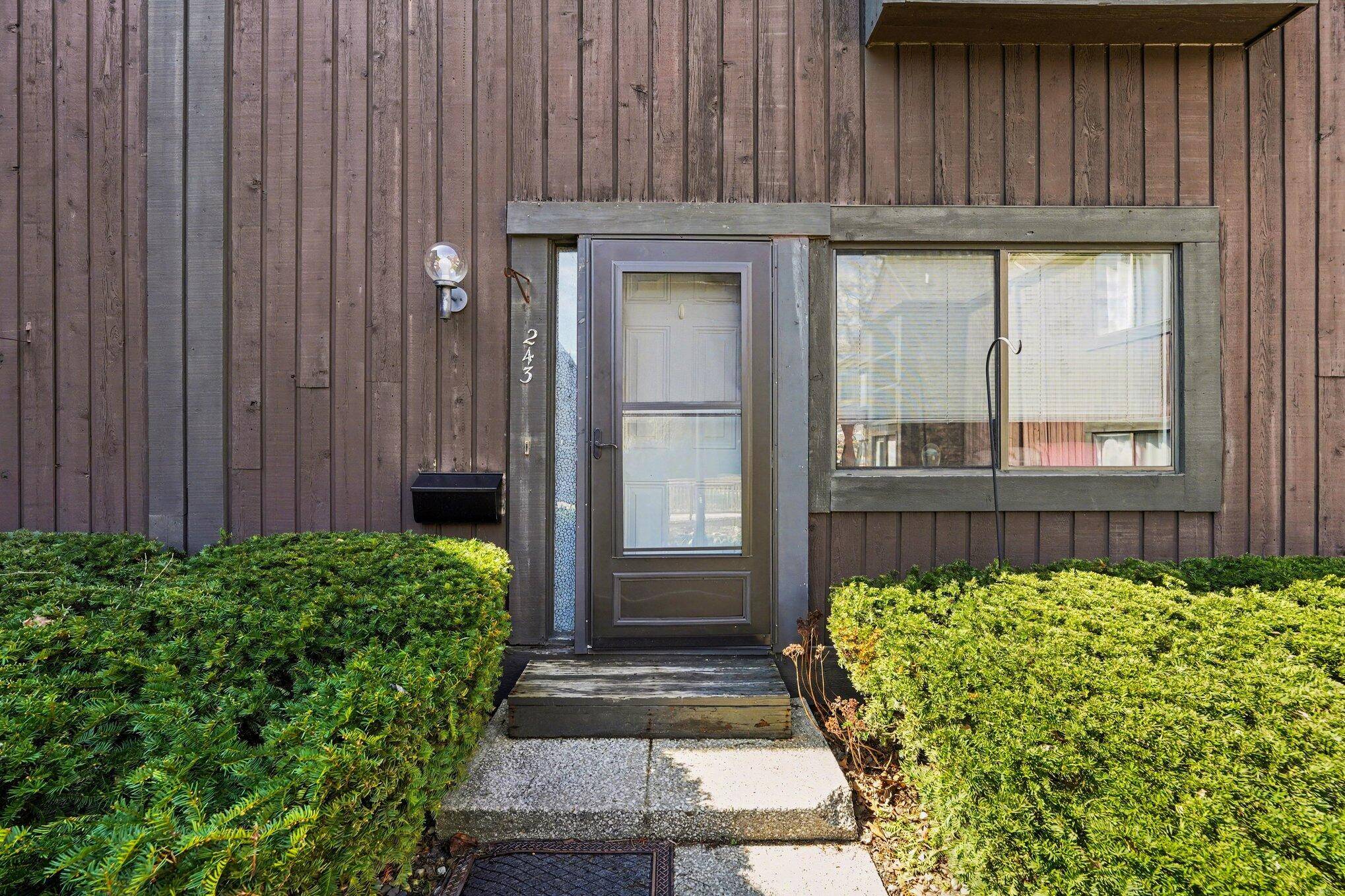 243 Ballantrae CT, Kalamazoo Twp, MI 49006