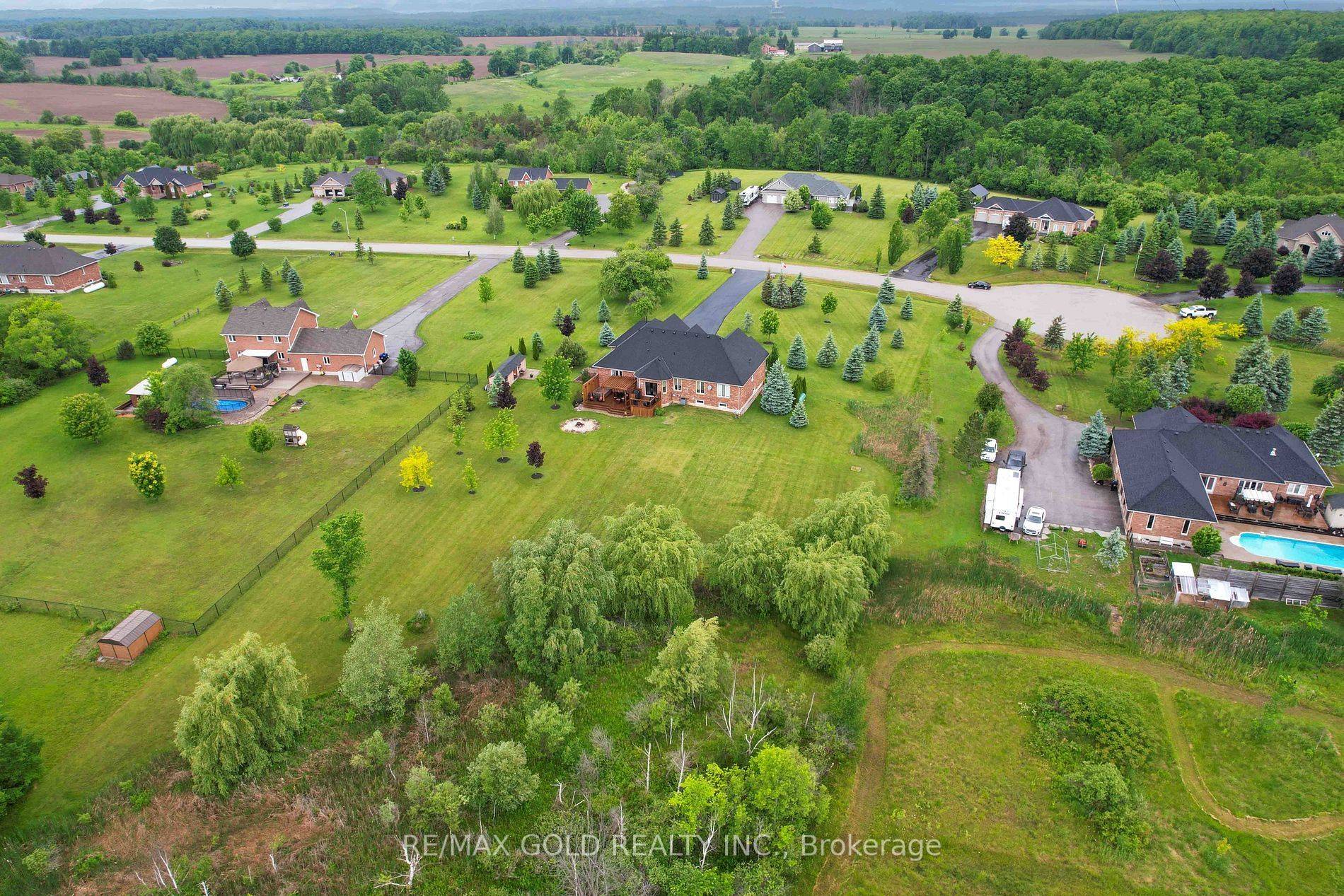 9 Apple Valley LN, Adjala-tosorontio, ON L0M 1J0