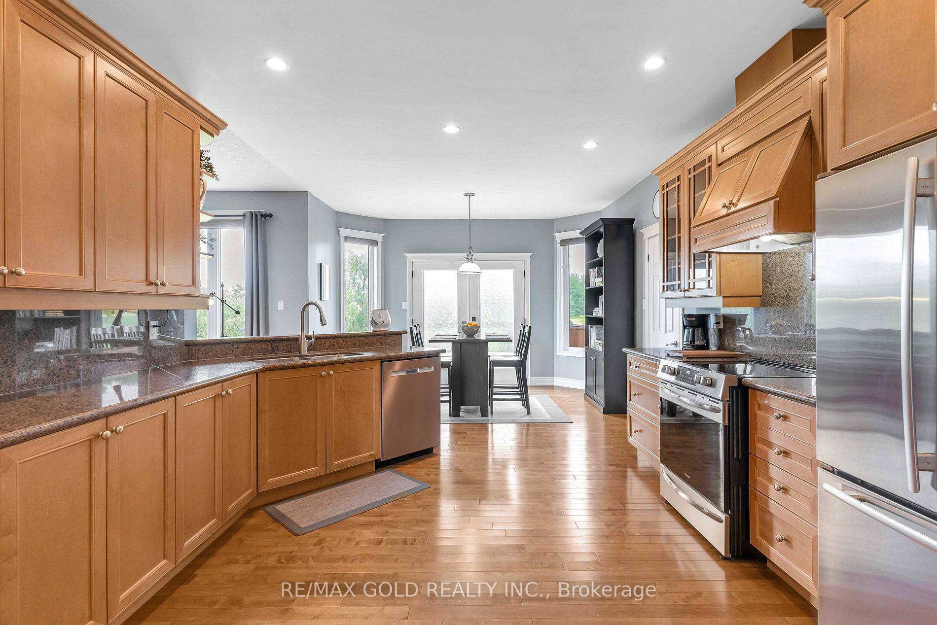 9 Apple Valley LN, Adjala-tosorontio, ON L0M 1J0