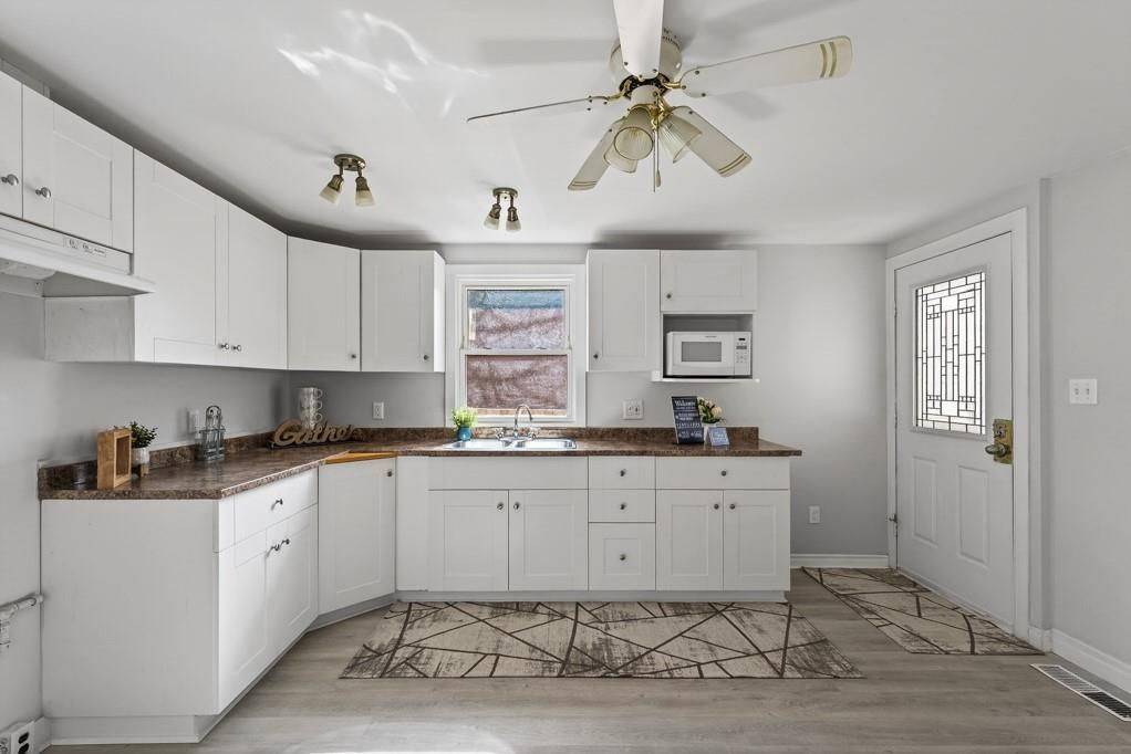 15 Adelaide ST, Grimsby, ON L3M 1X2