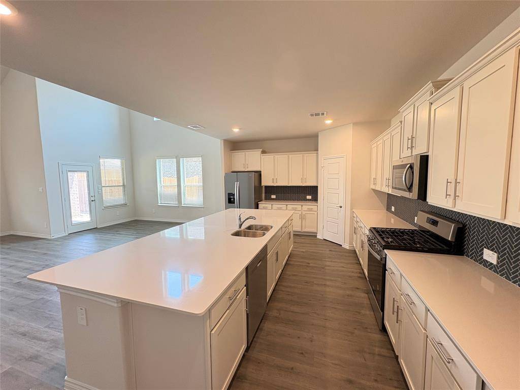 9817 Cherrywood Way, Aubrey, TX 76227