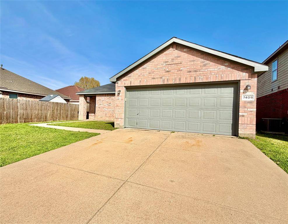 7409 Cresswell Drive, Arlington, TX 76001
