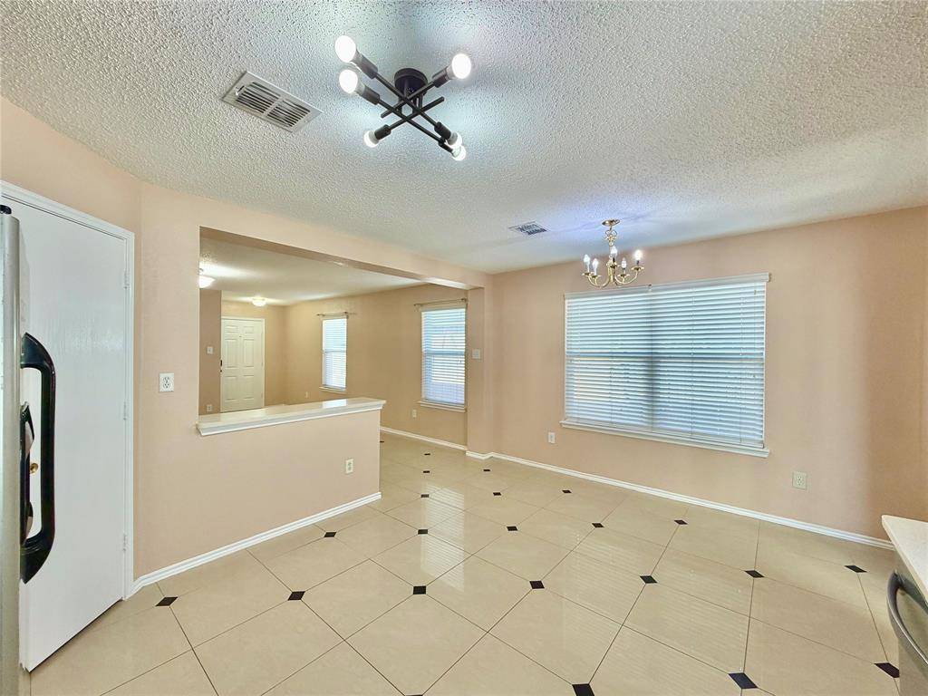 7409 Cresswell Drive, Arlington, TX 76001