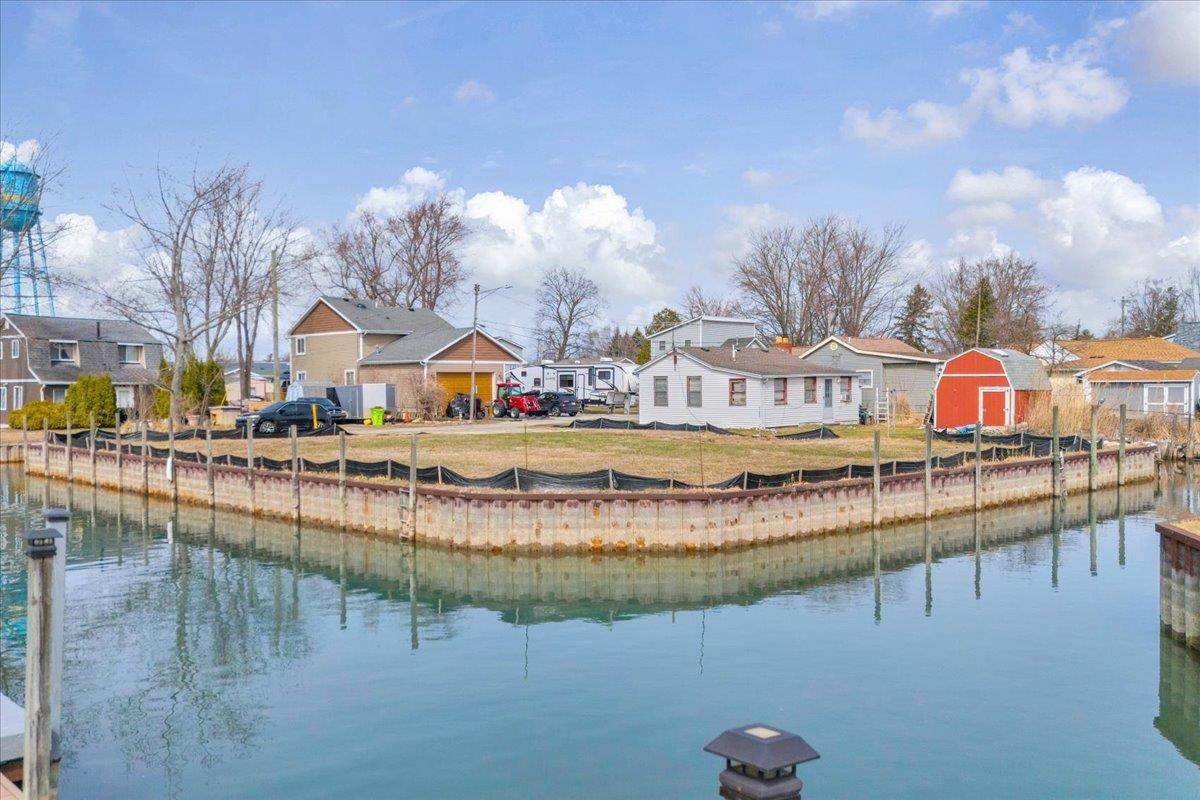 102 Island CT, Algonac, MI 48001