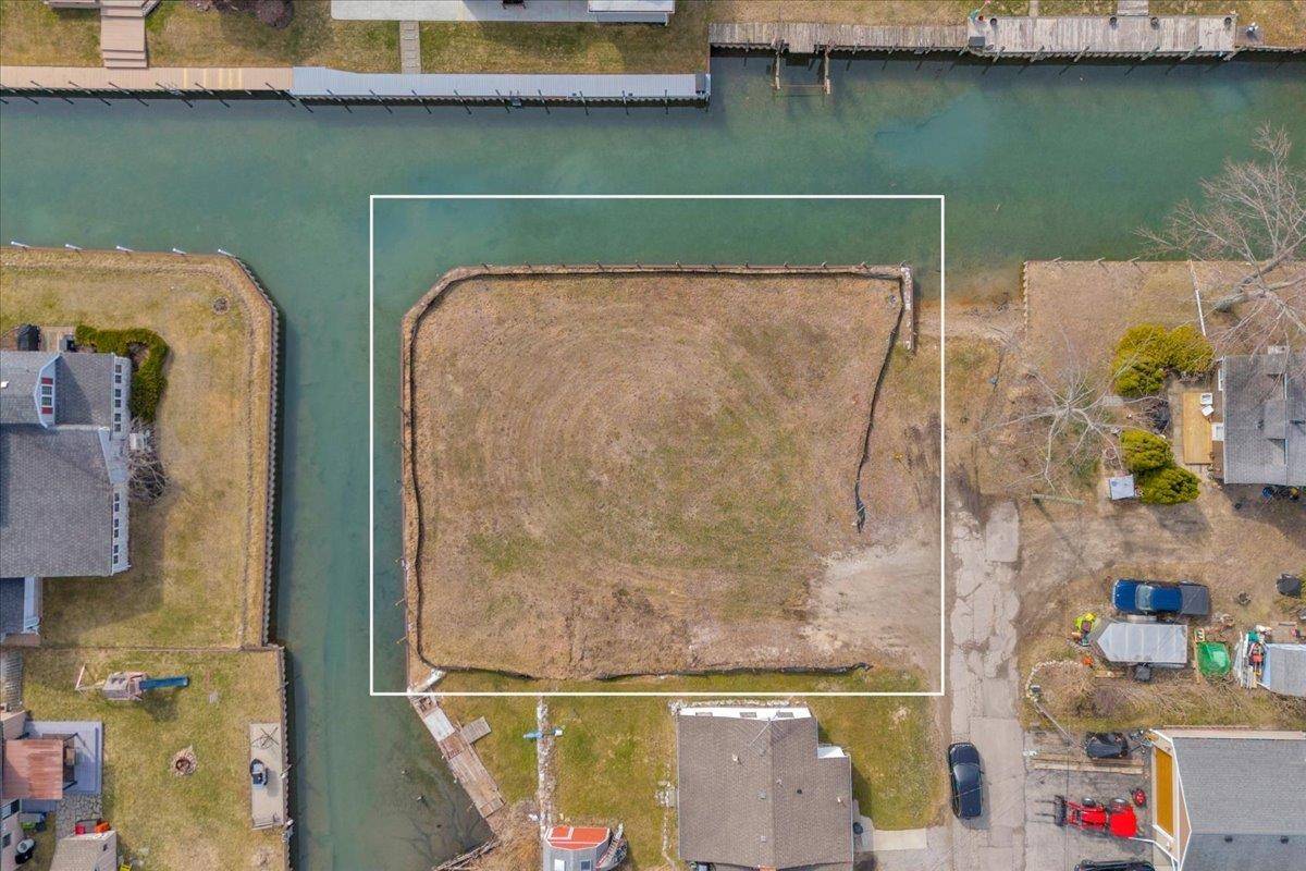 102 Island CT, Algonac, MI 48001