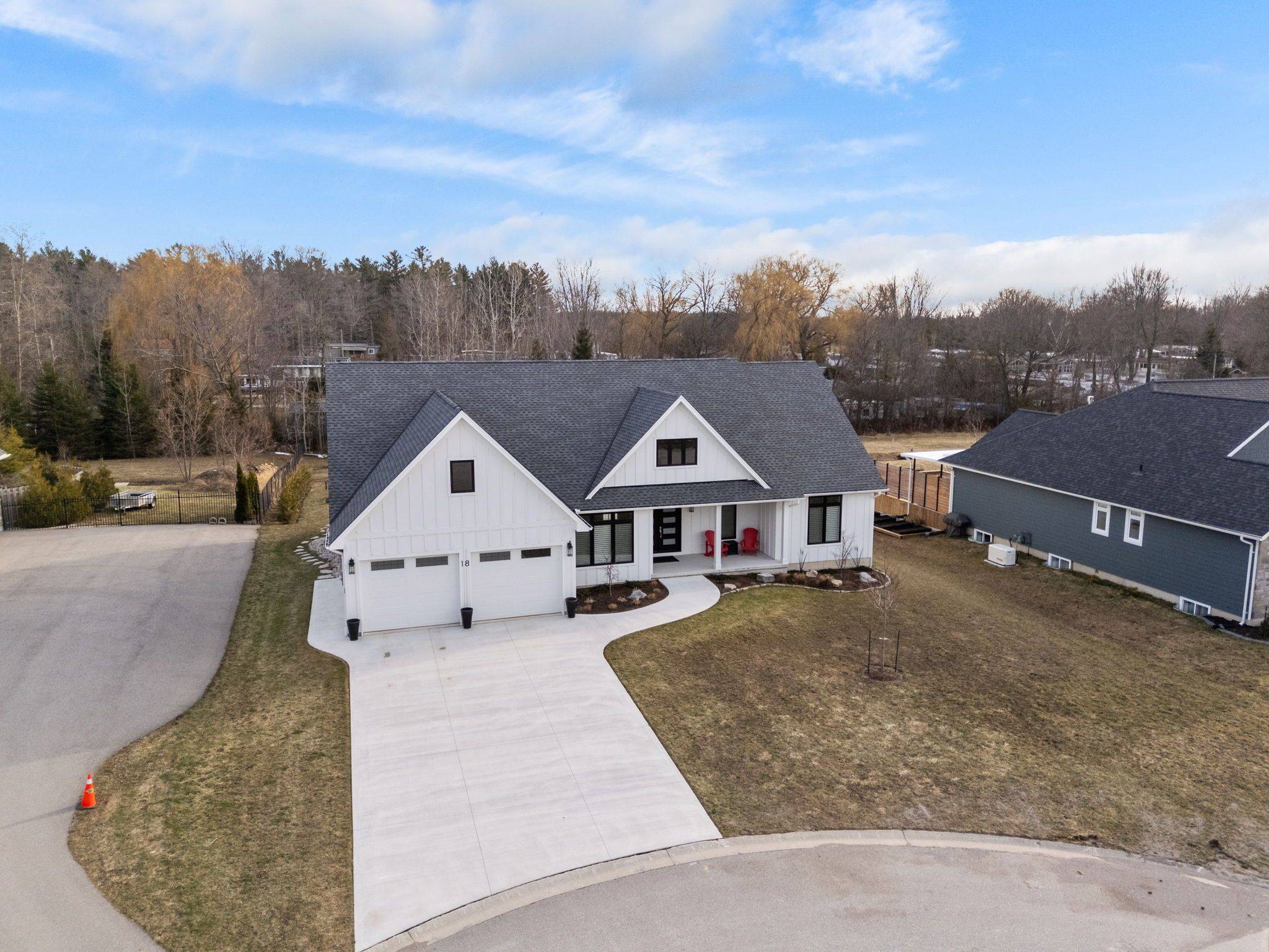 18 Fawn Creek LN, Bluewater, ON N0M 1G0
