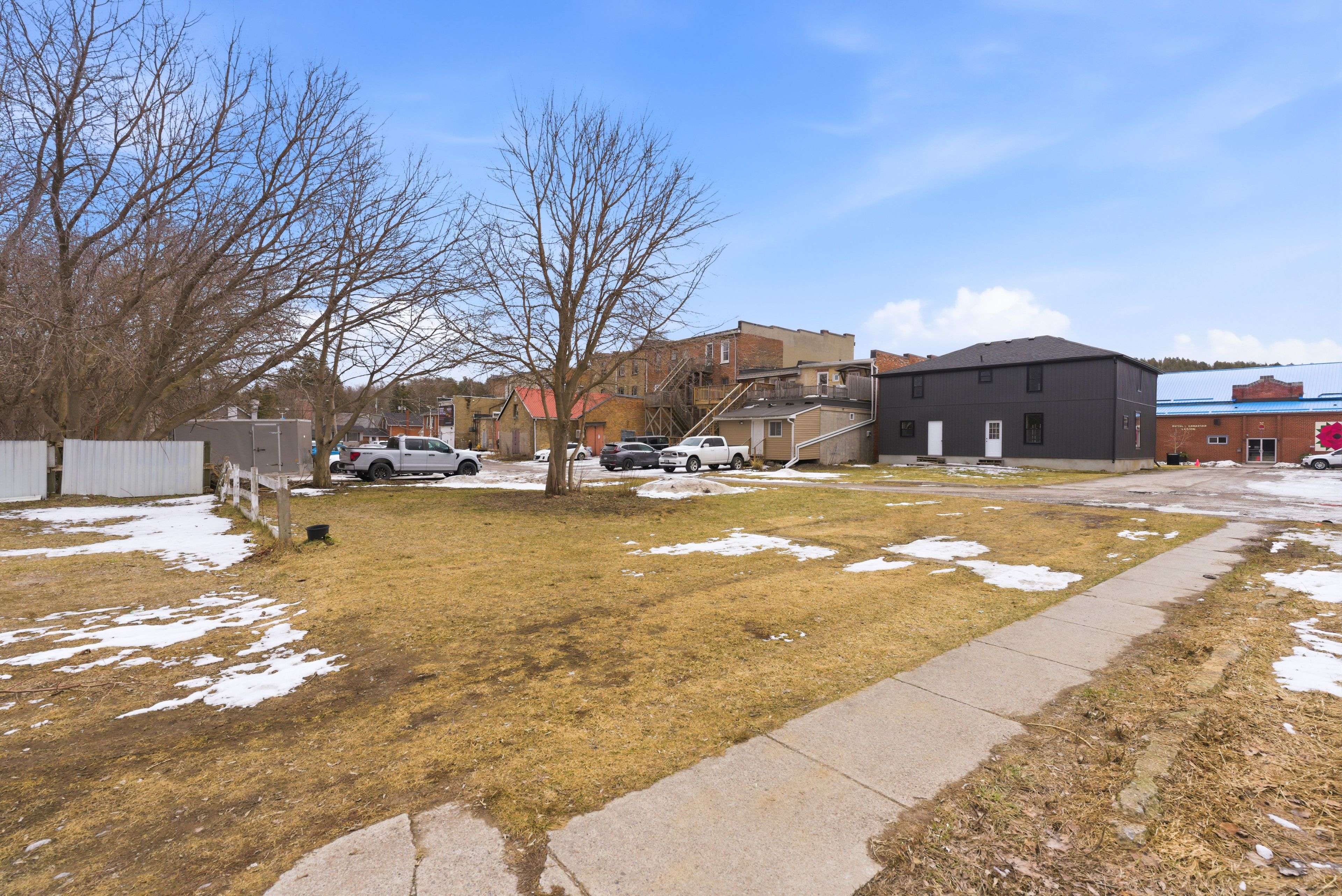 3-5 Centre ST, Cavan Monaghan, ON L0A 1G0