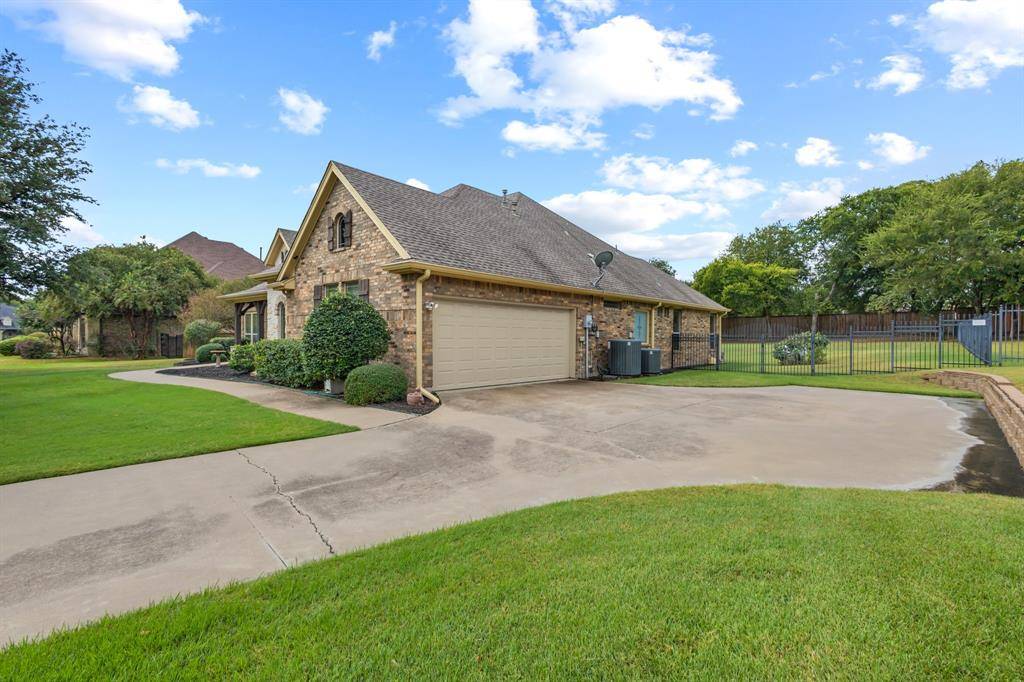 1666 Plum Creek Drive, Midlothian, TX 76065