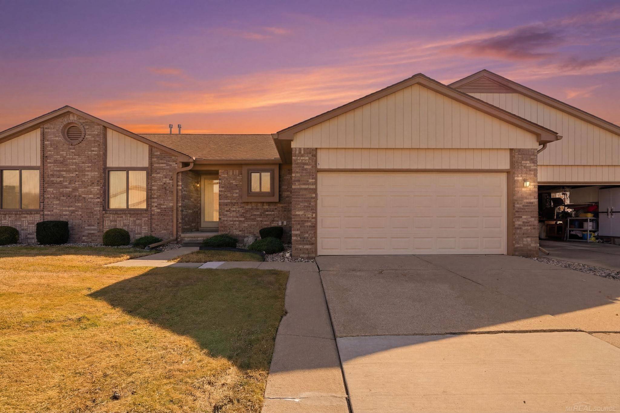 26214 Jackgrove LN, Chesterfield Twp, MI 48051