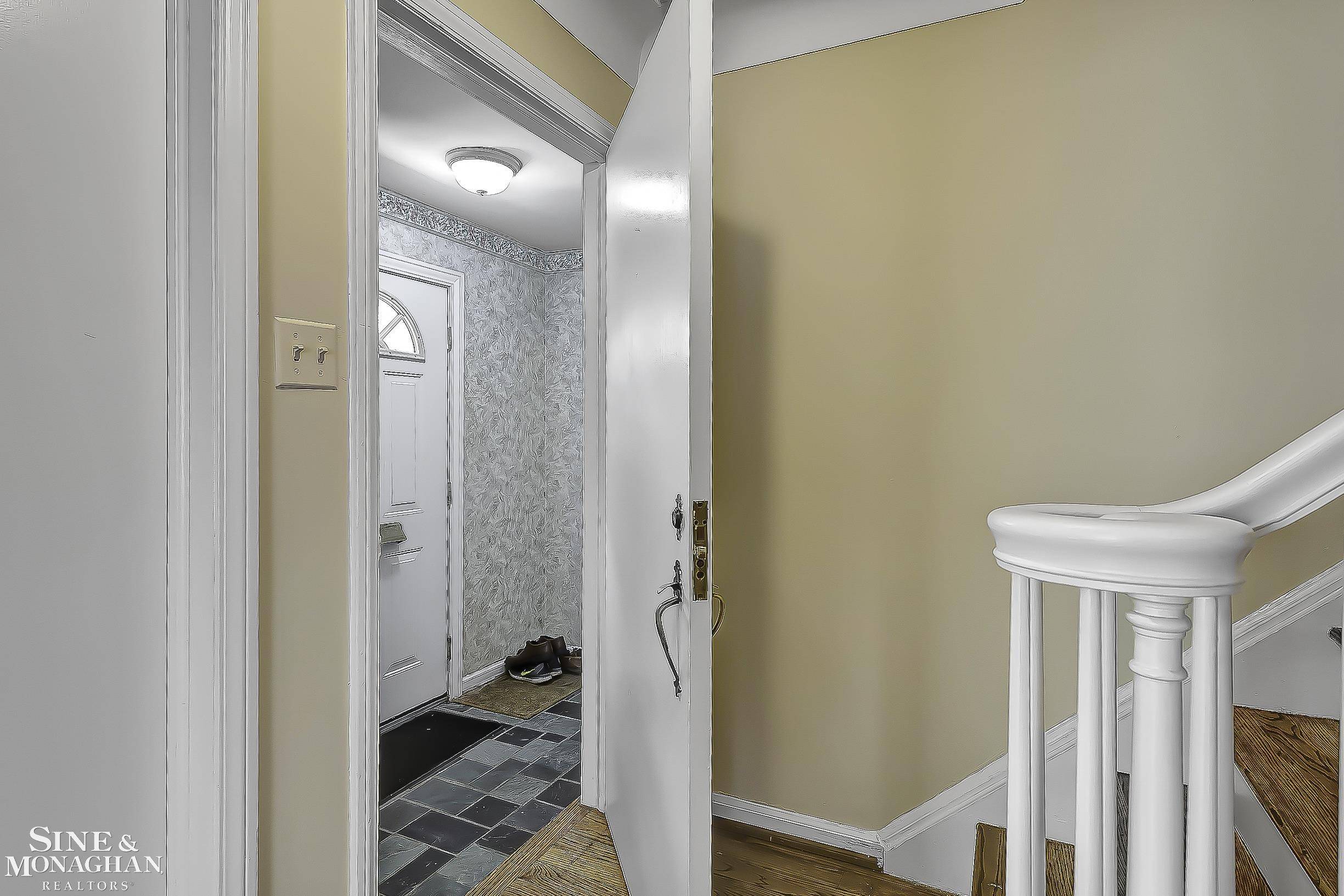 814 Harcourt RD, Grosse Pointe Park, MI 48230