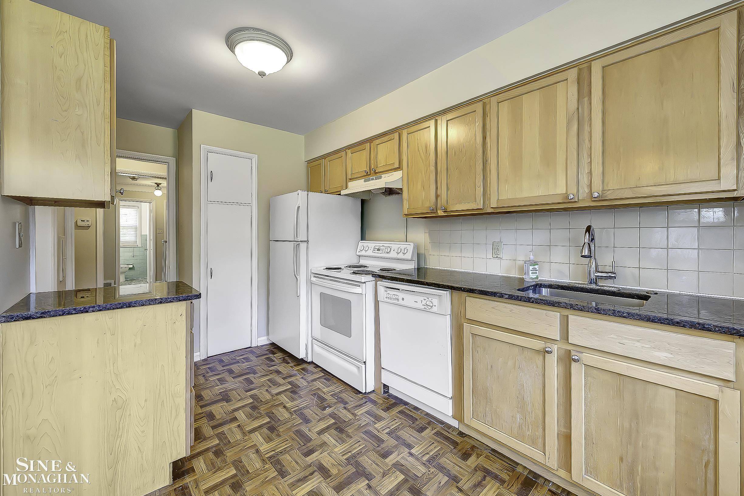 814 Harcourt RD, Grossepointeparkcity_wayne, MI 48230