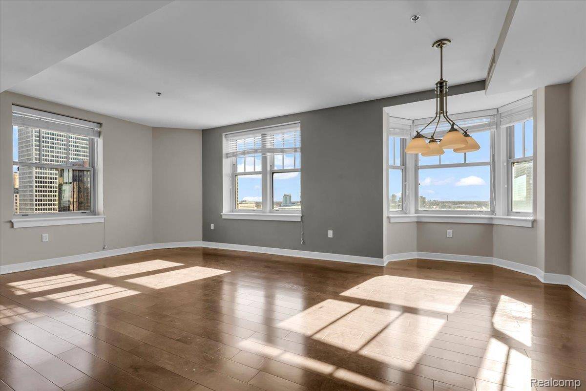 525 W LAFAYETTE BLVD #12E, Detroit, MI 48226