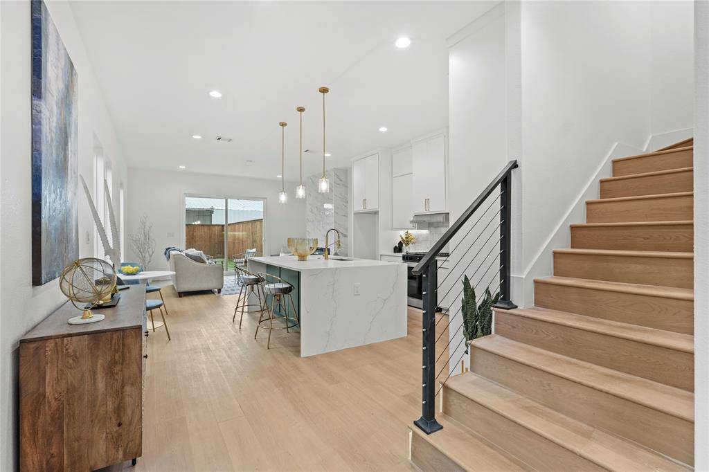 219 S Henderson Avenue, Dallas, TX 75214