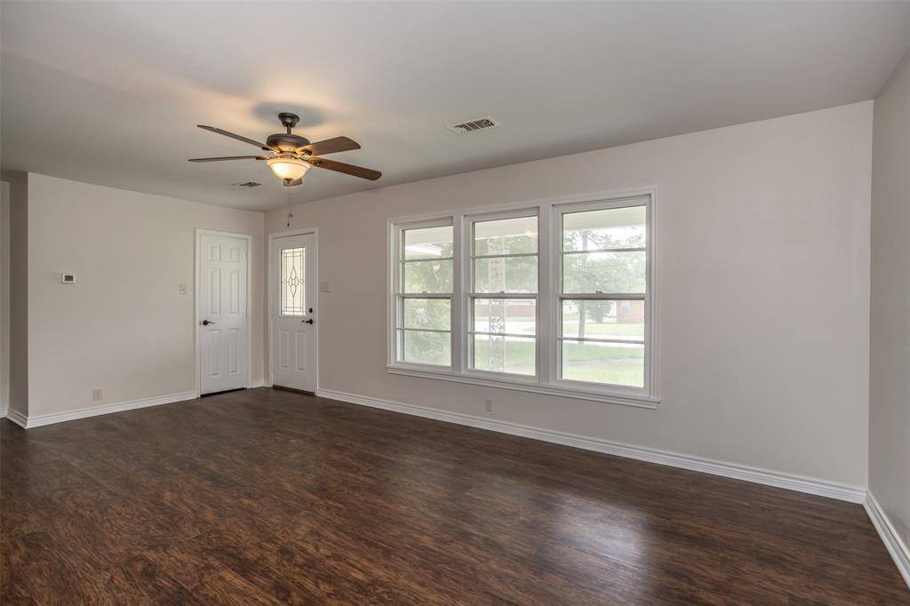 1102 Fair Avenue, Gainesville, TX 76240