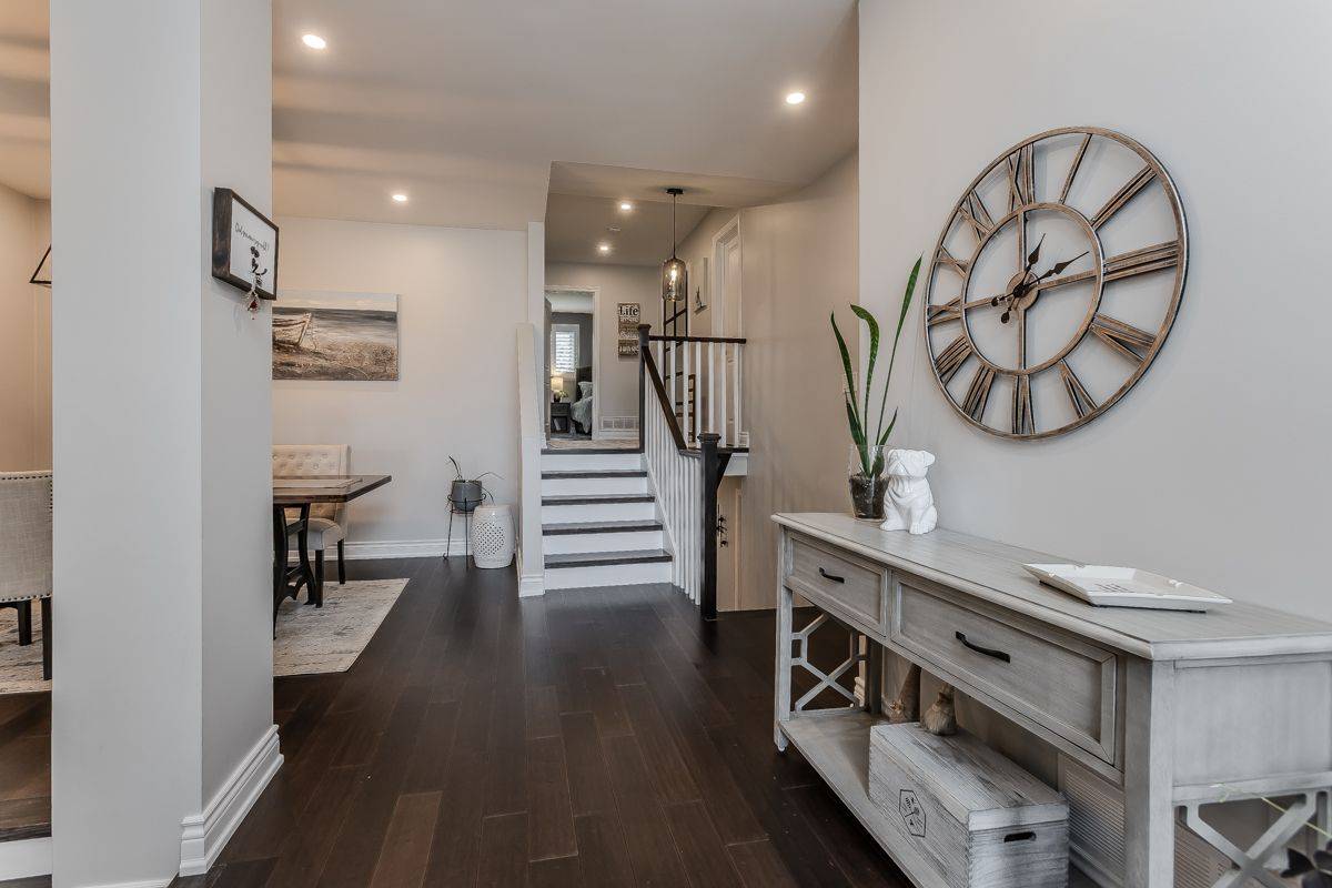 2360 Cavendish DR, Burlington, ON L7P 3B4