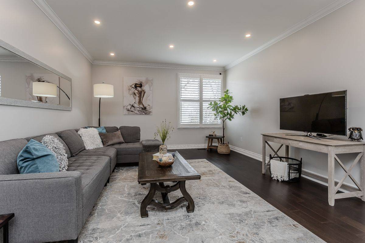 2360 Cavendish DR, Burlington, ON L7P 3B4