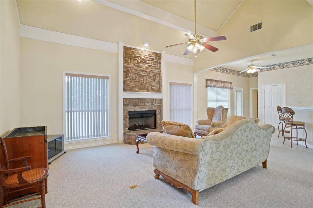 809 Amon Trail, Azle, TX 76020