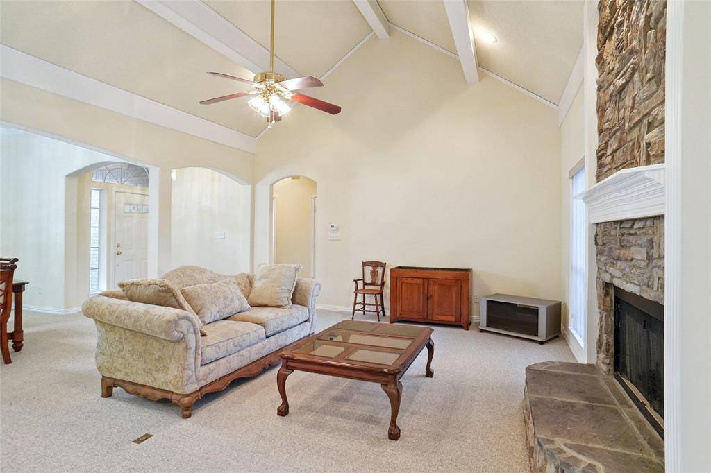 809 Amon Trail, Azle, TX 76020