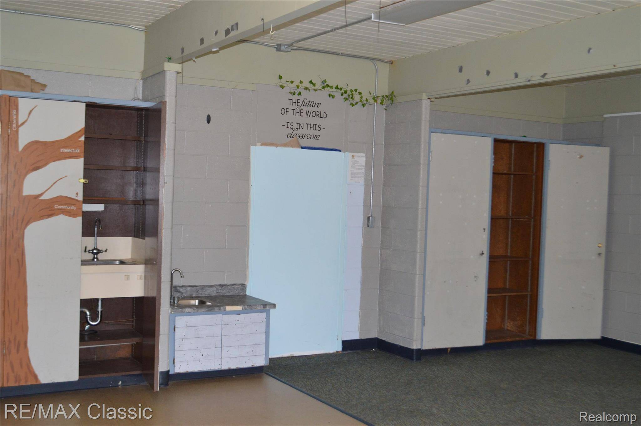 16360 Hubbard ST, Livonia, MI 48154