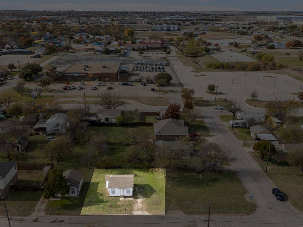 313 Hallvale Drive, White Settlement, TX 76108