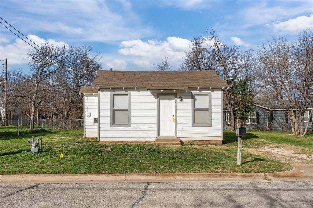 313 Hallvale Drive, White Settlement, TX 76108