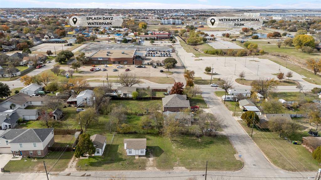 313 Hallvale Drive, White Settlement, TX 76108