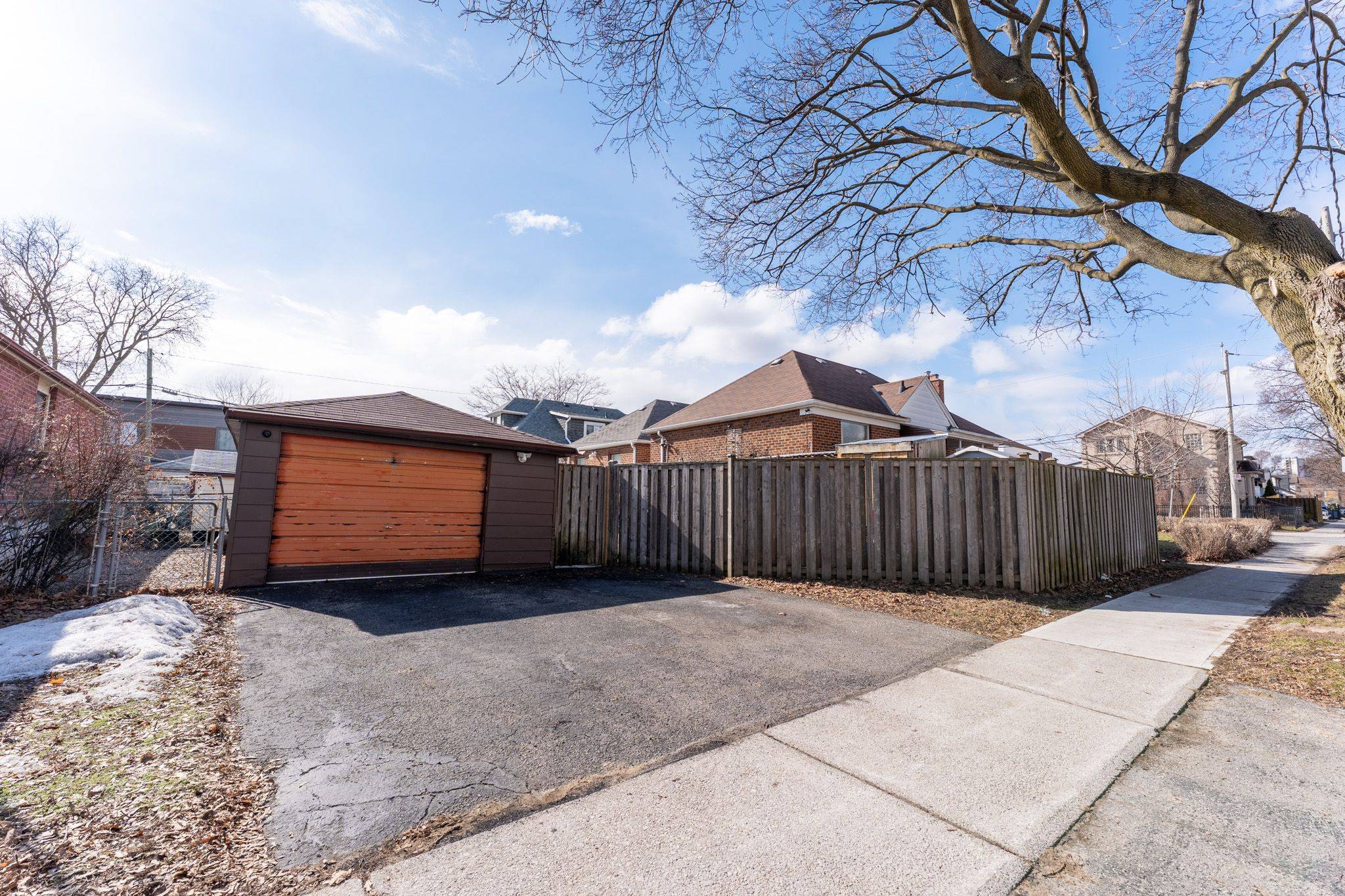 5 Plains RD, Toronto E03, ON M4J 2P7