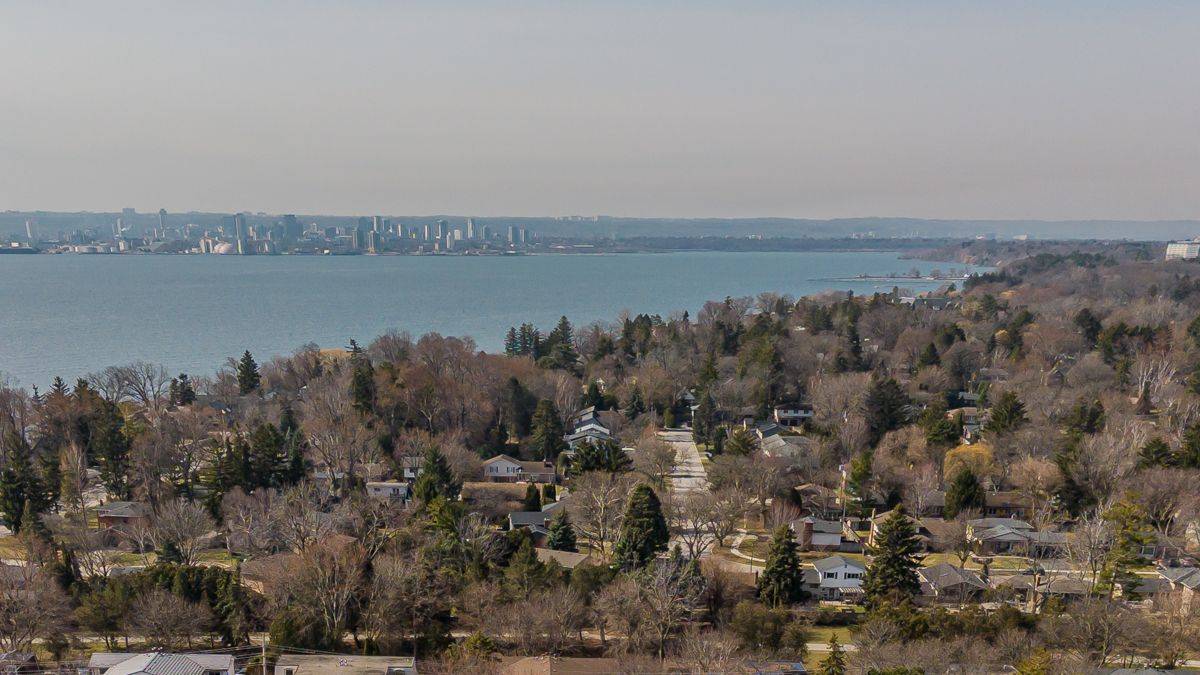 621 Francis RD, Burlington, ON L7T 3X6