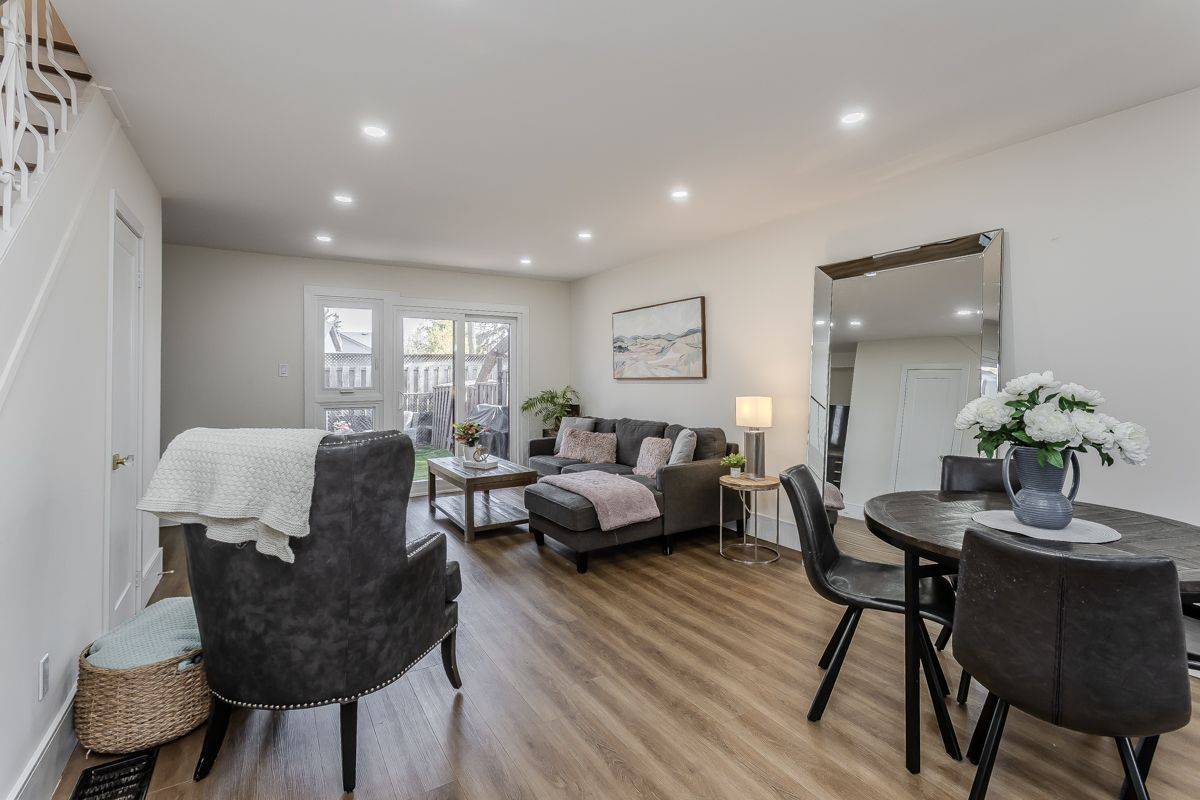 621 Francis RD, Burlington, ON L7T 3X6